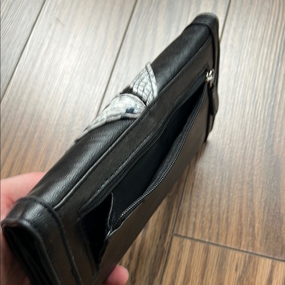 STEVE MADDEN Black and White Snake Print Women's Clutch - Picture 8 of 9